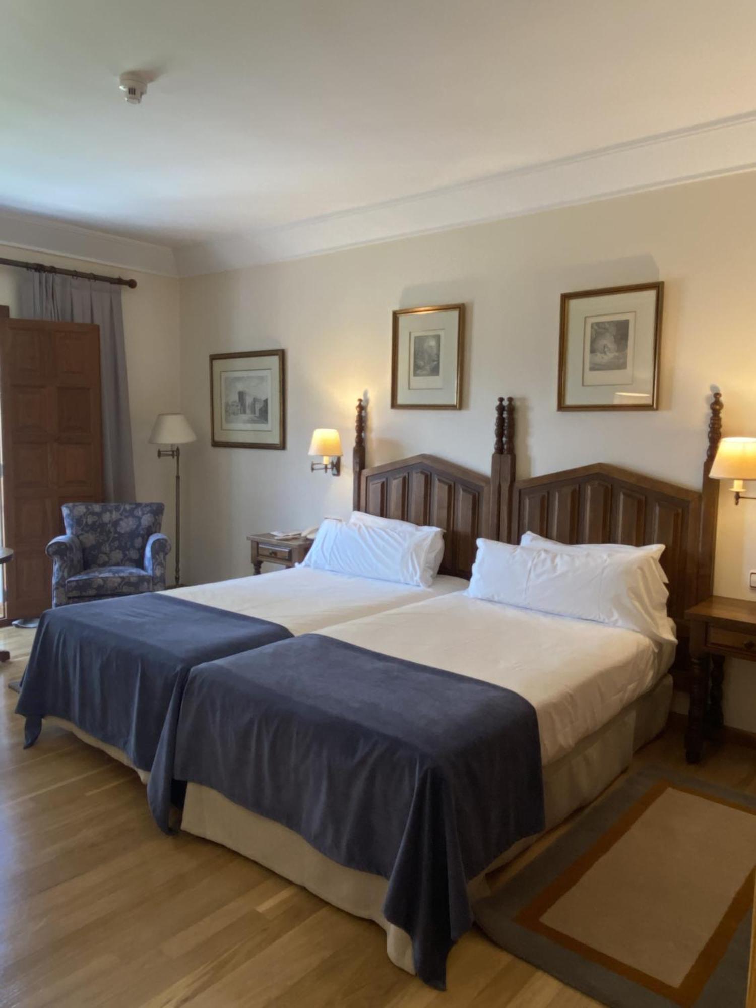 ปาราดอร์ เด บีลัลบา Hotel บีญัลบา ภายนอก รูปภาพ