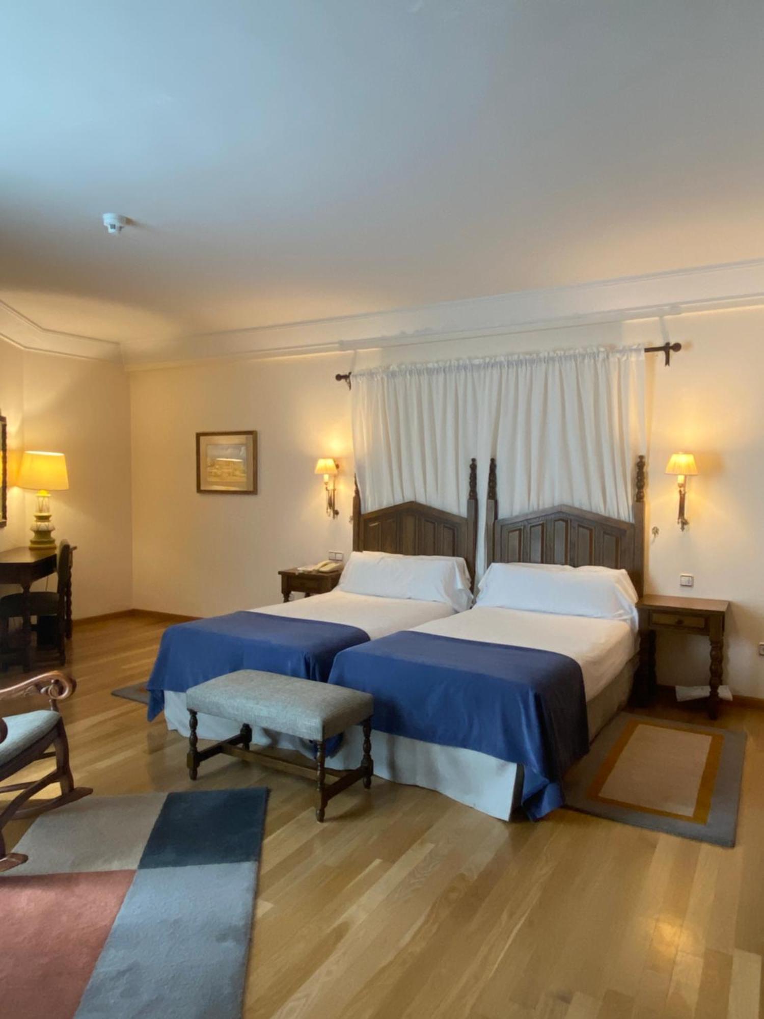 ปาราดอร์ เด บีลัลบา Hotel บีญัลบา ภายนอก รูปภาพ