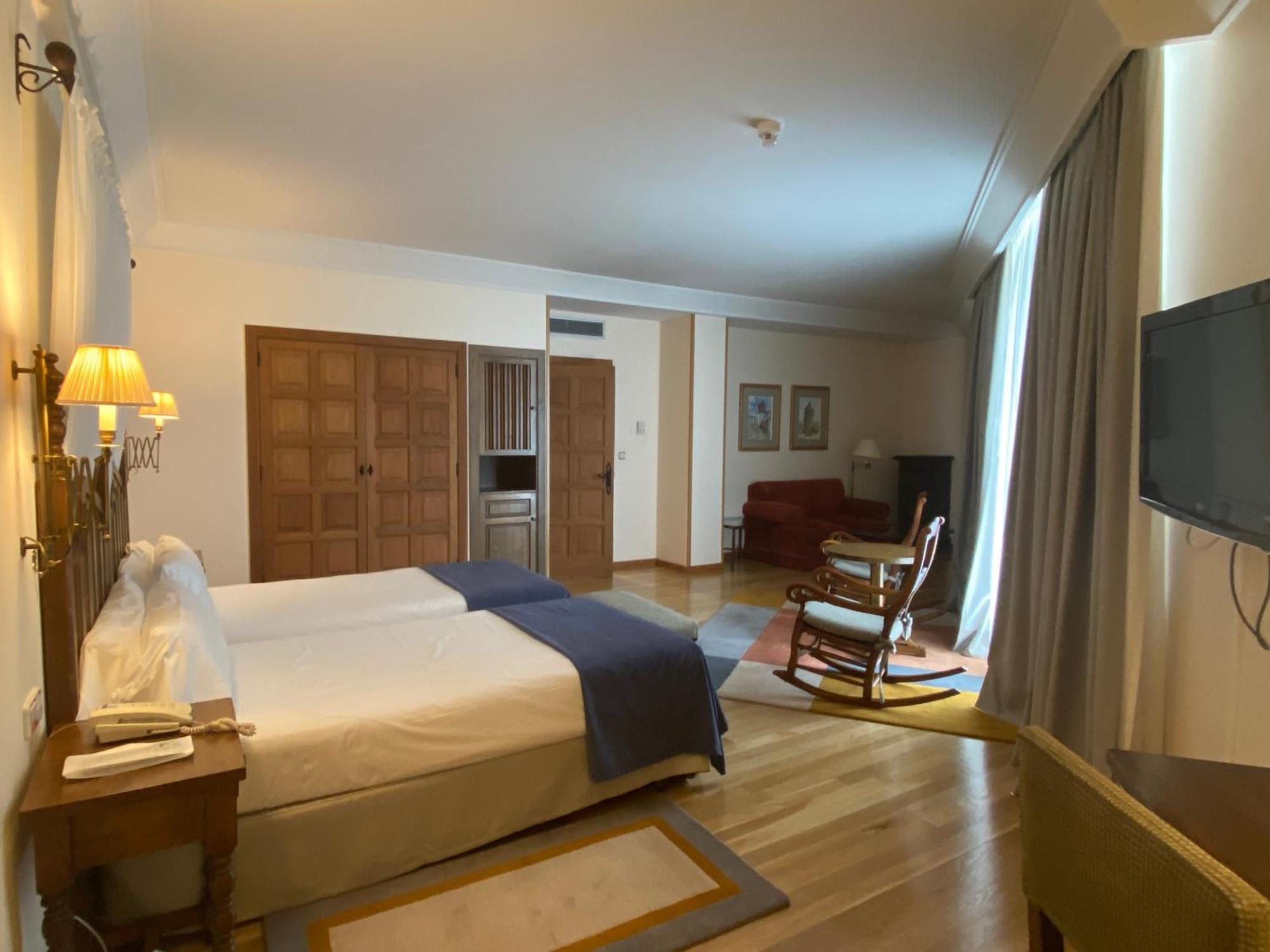 ปาราดอร์ เด บีลัลบา Hotel บีญัลบา ภายนอก รูปภาพ