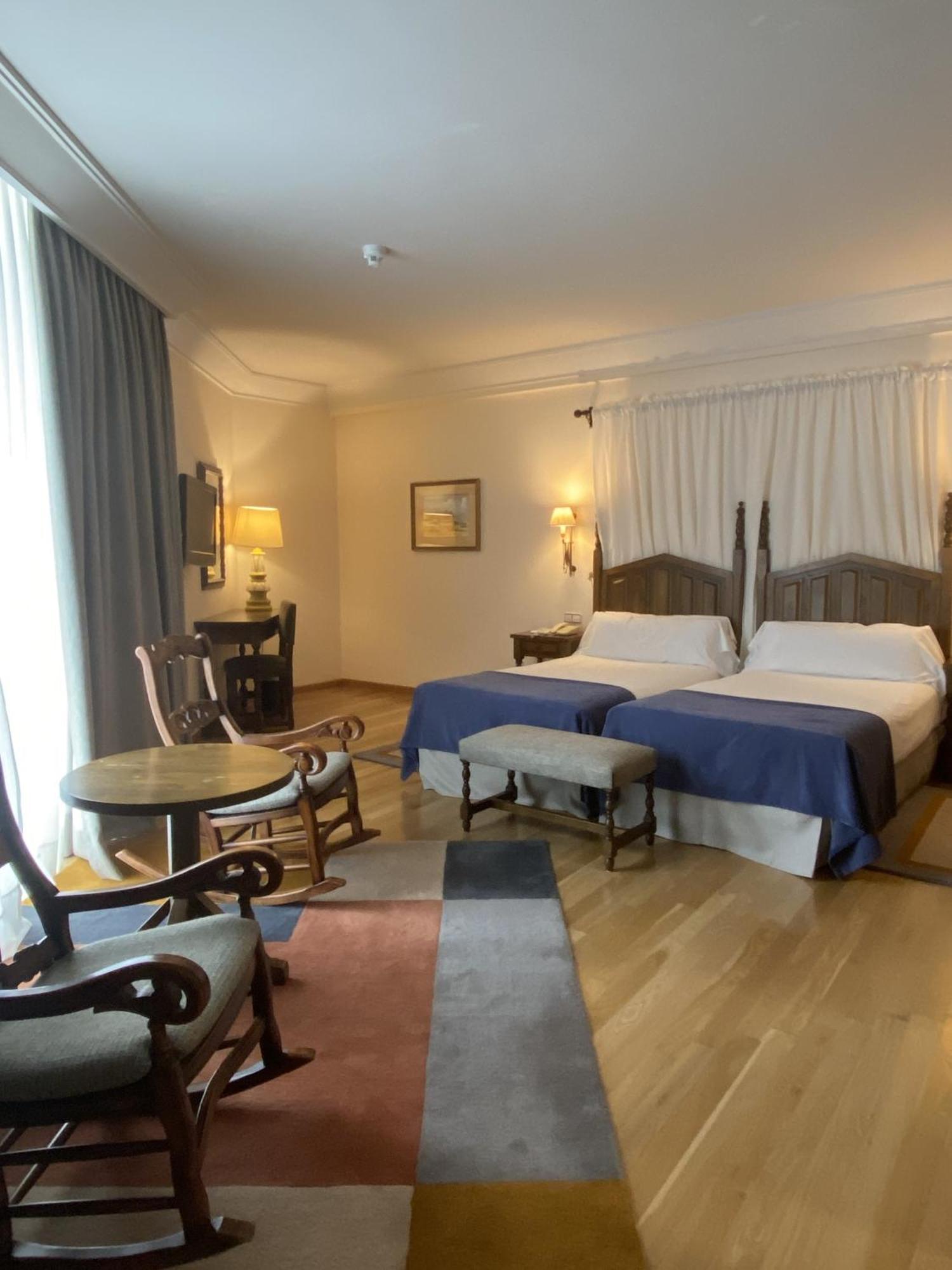 ปาราดอร์ เด บีลัลบา Hotel บีญัลบา ภายนอก รูปภาพ