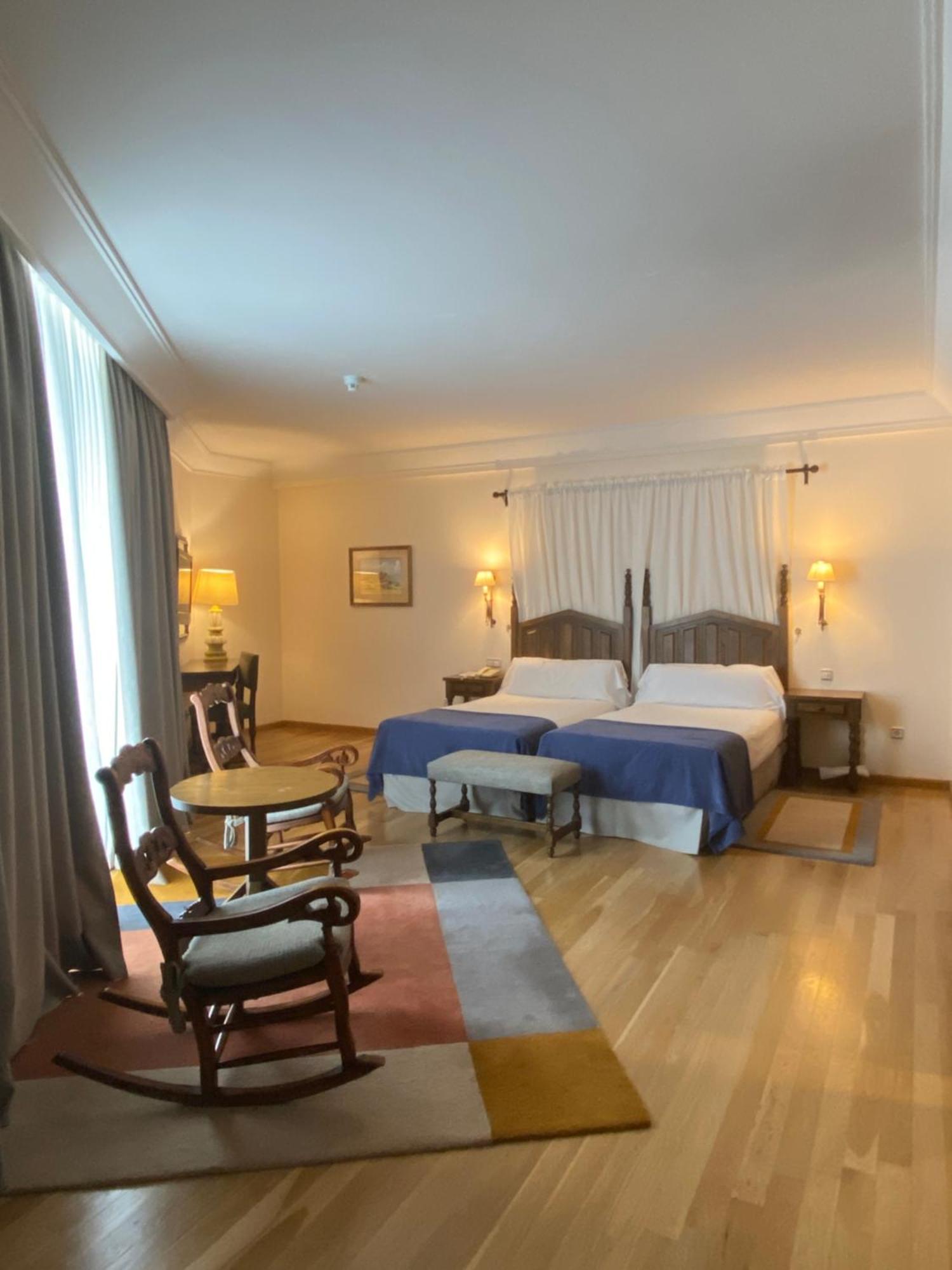 ปาราดอร์ เด บีลัลบา Hotel บีญัลบา ภายนอก รูปภาพ